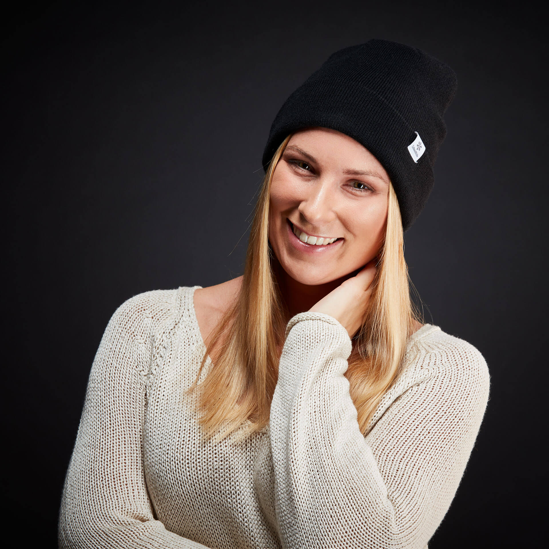 beanie_schwarz_larissa